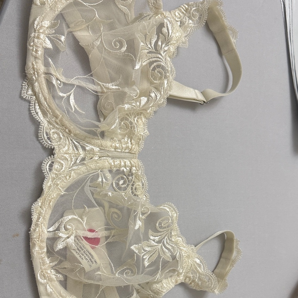 SOMA Sensuous Lace Unlined Bra 36D